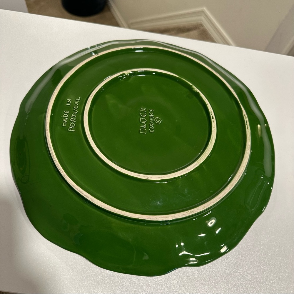 Green Leaf-Shaped Plate with Frog Accent - Picture 5 of 8